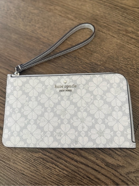 kate spade Handbags - NWOT Kate Spade New York Lucy L Zip Wristlet